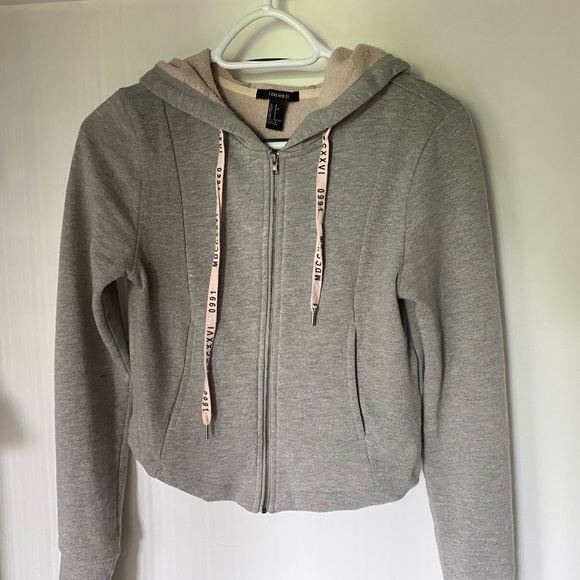 Super cute and cropped sporty jacket!! - Picture 1 of 2